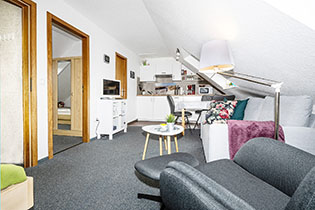 Foto vom Apartment in Richtung Sitzgruppe