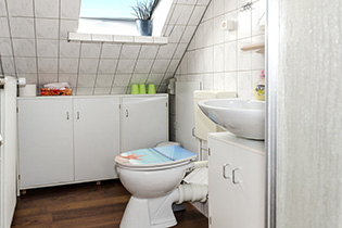 Badezimmer mit Dusche